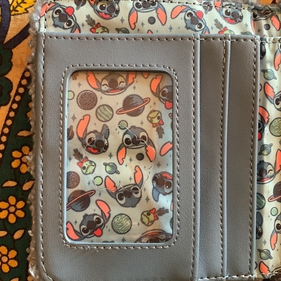 NWT Loungefly Disney Stitch Wallet - Picture 5 of 5
